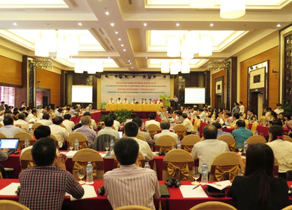 Весений экономический форум 2015 направлен на улучшение бизнес-климата во Вьетнаме - ảnh 1